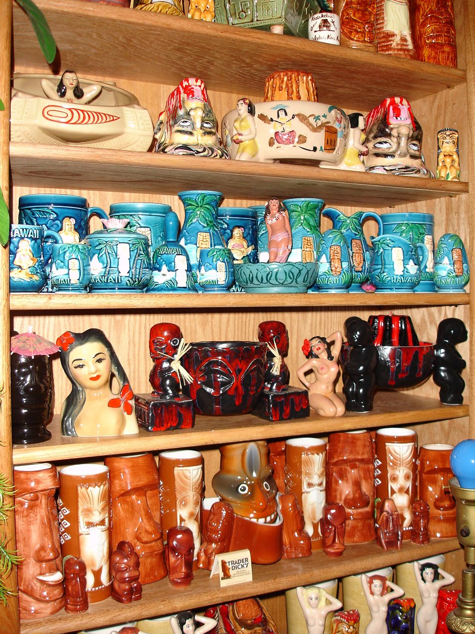 Tiki Jungle Room 011