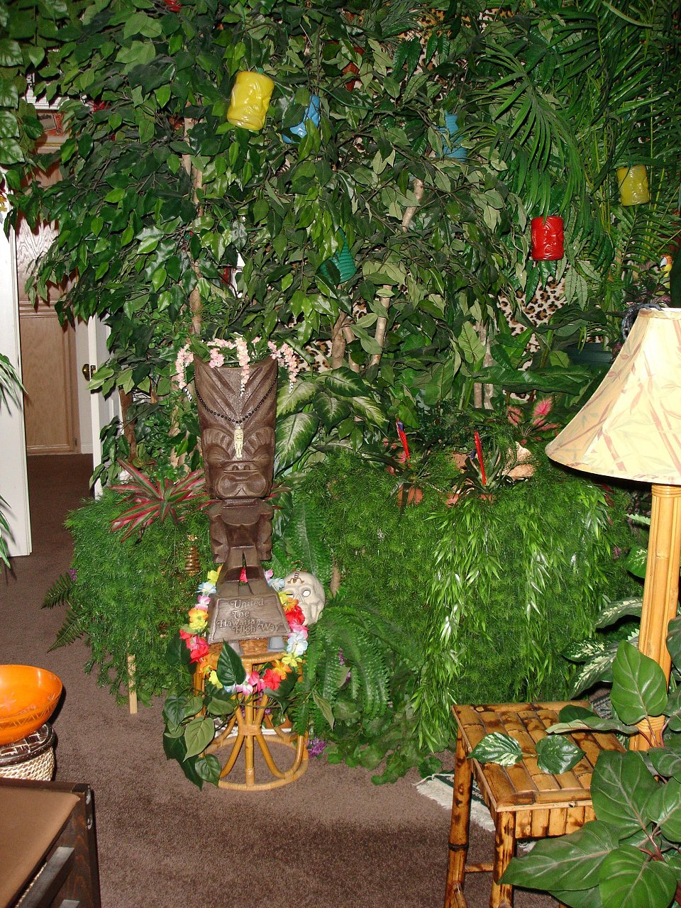 Tiki Jungle Room 017