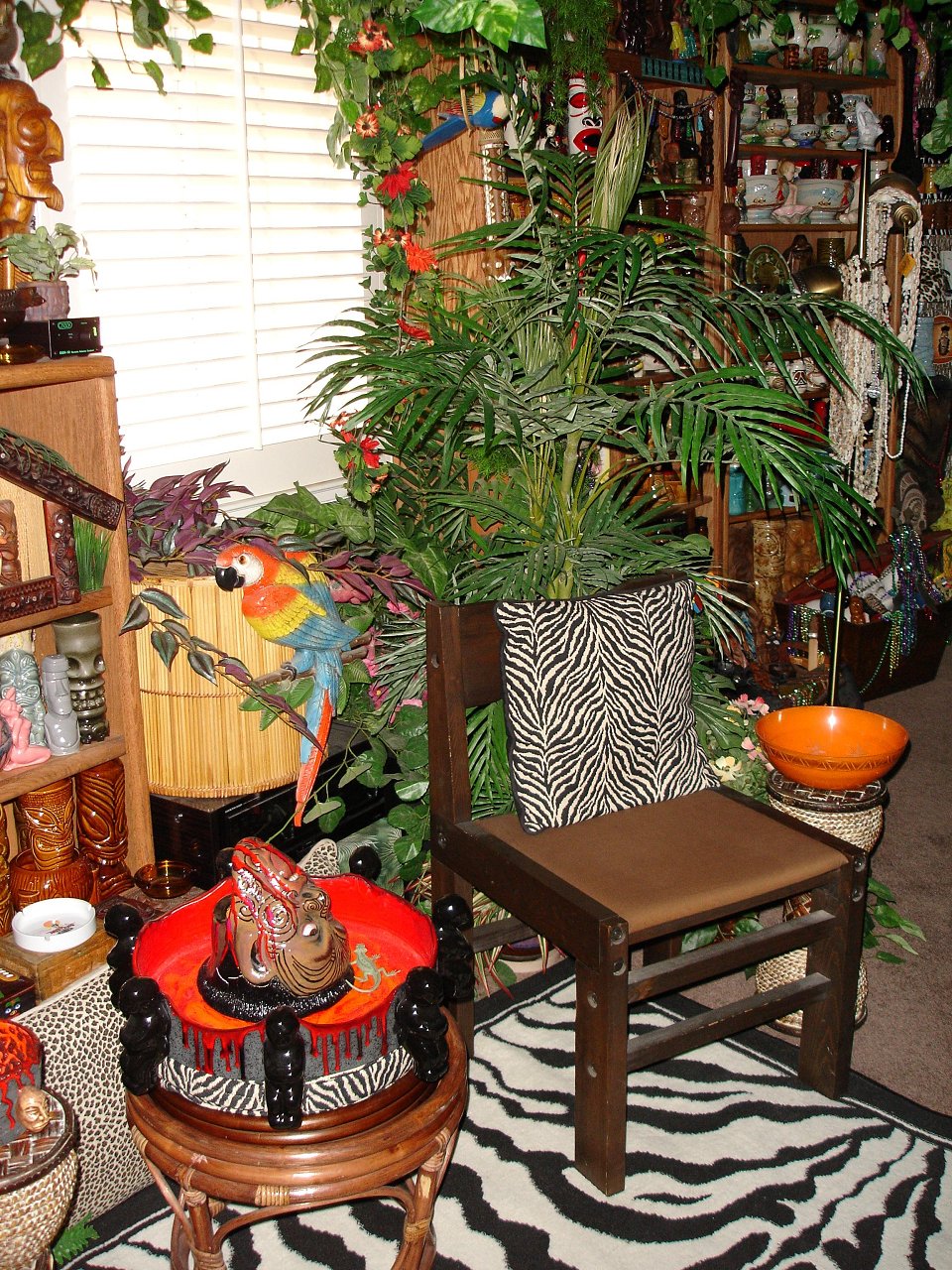 Tiki Jungle Room 018