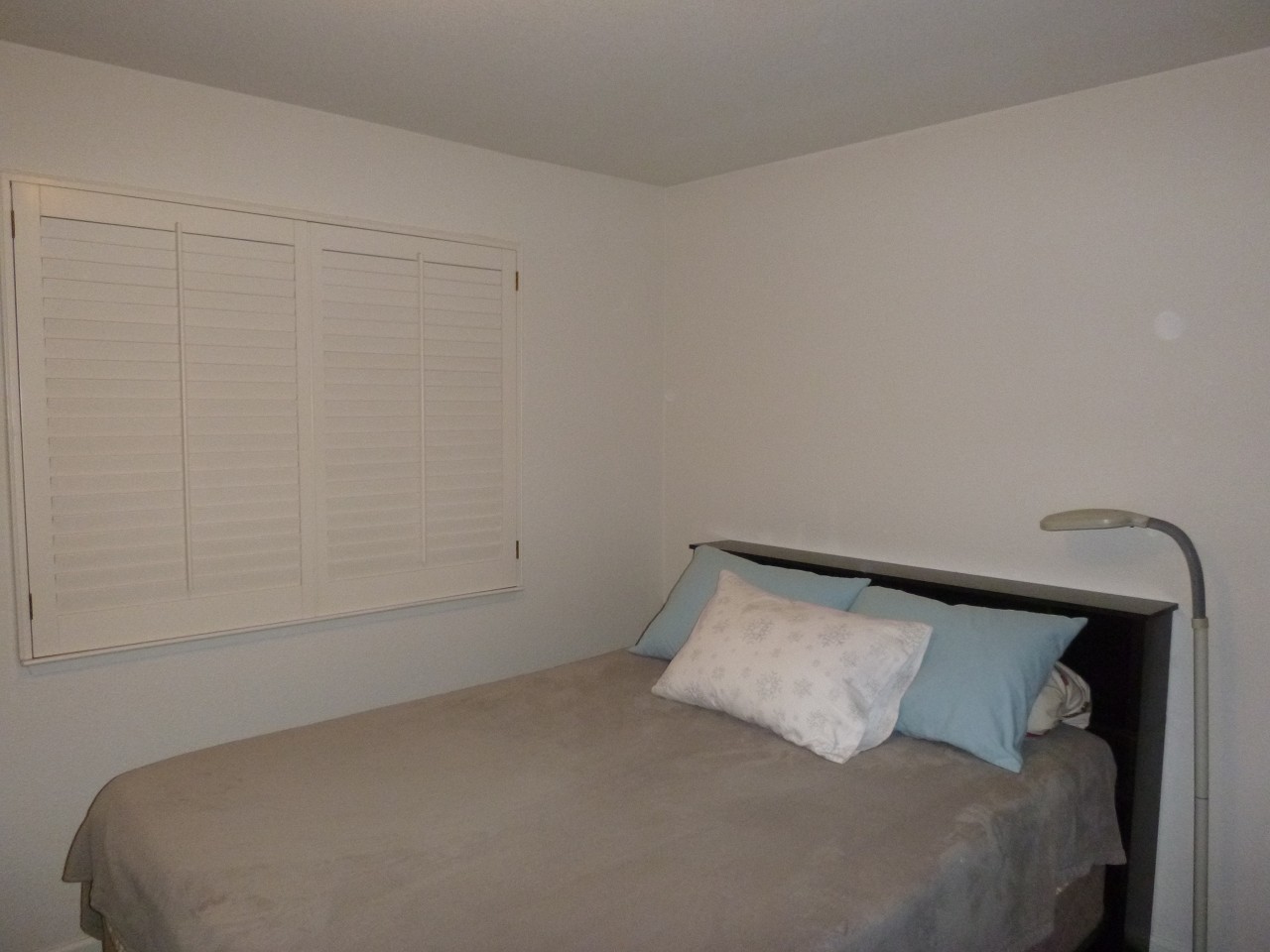 Upstairs spare bedroom (55)