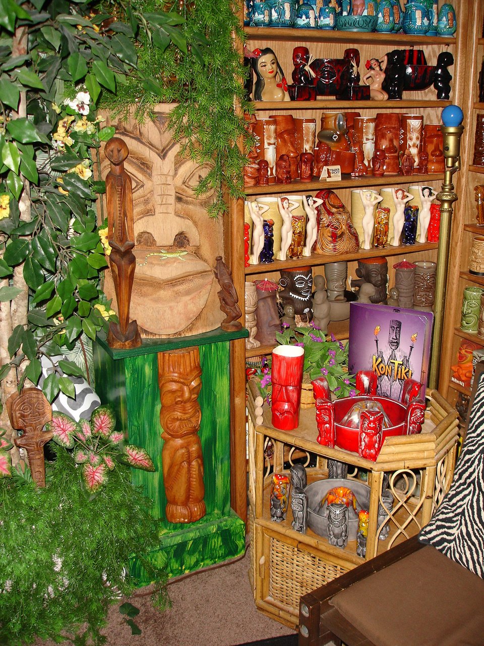 Tiki Jungle Room 019