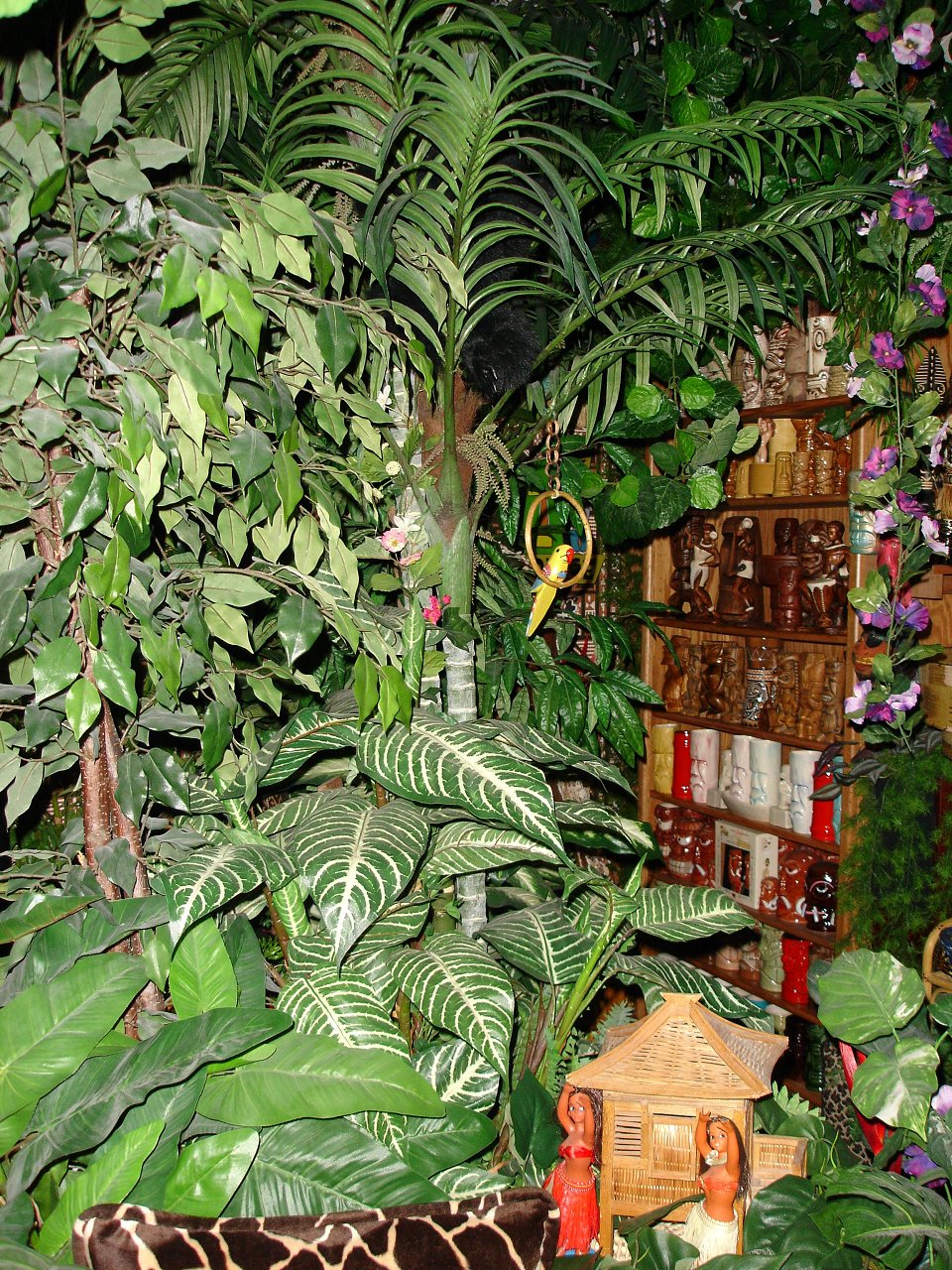 Tiki Jungle Room 015