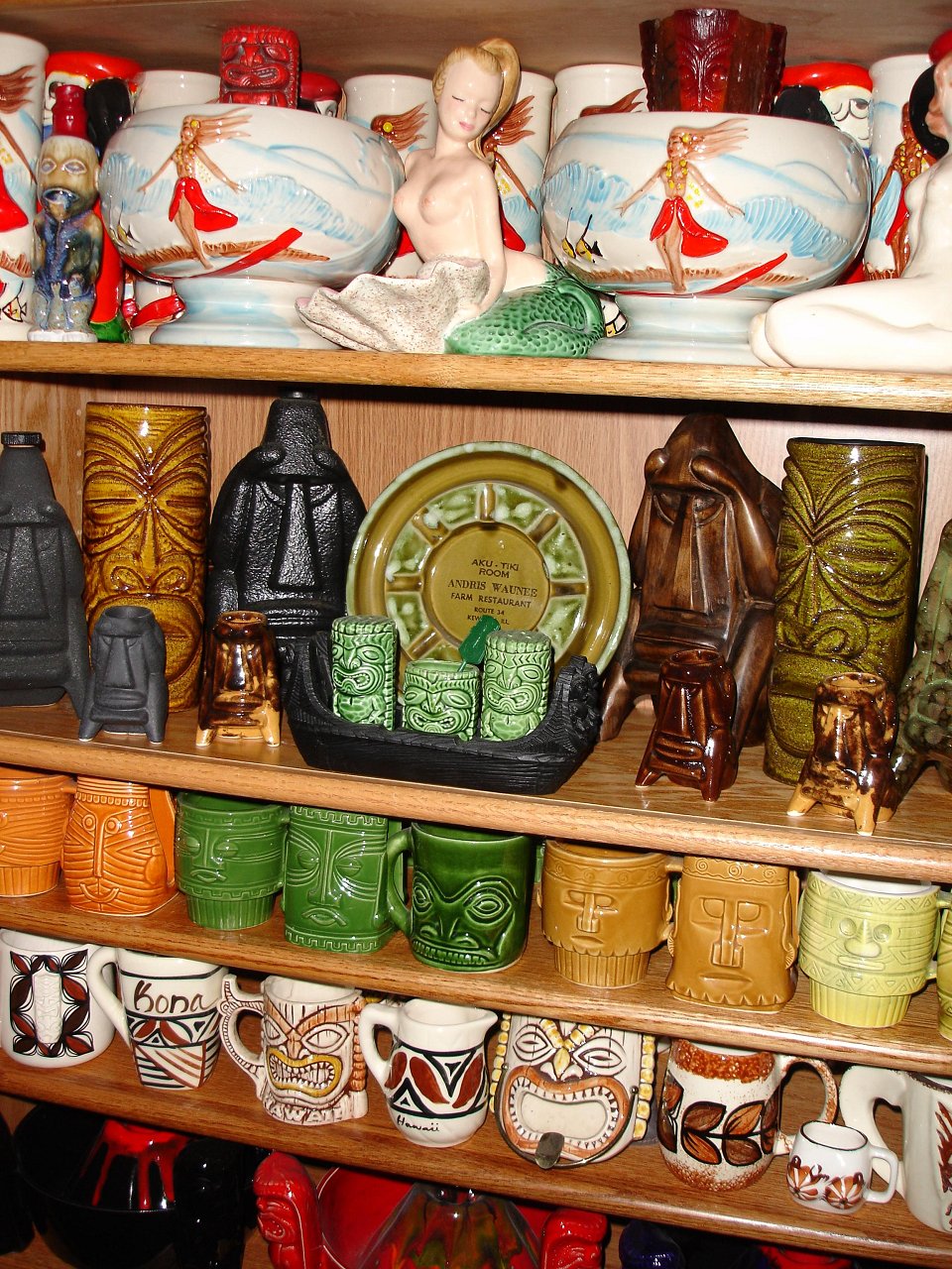 Tiki Jungle Room 007