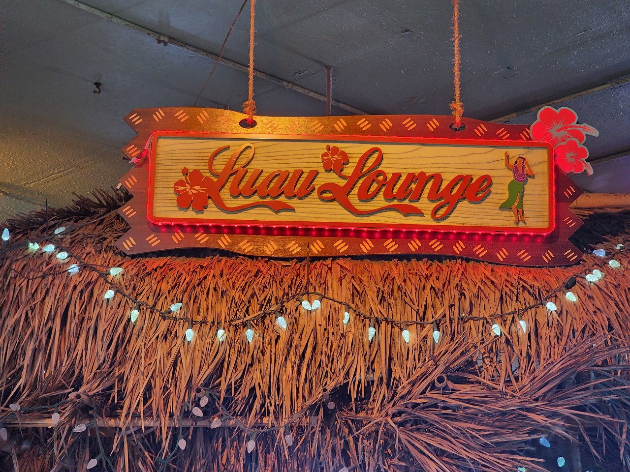 Luau Lounge 1